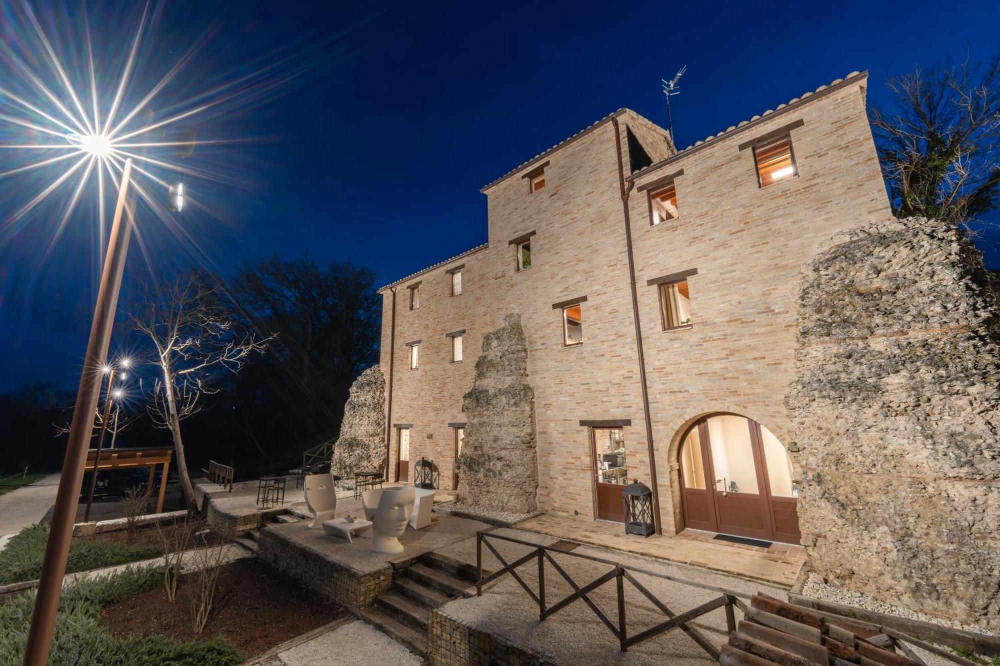Porta Gemina History Lodge Urbisaglia Exterior photo